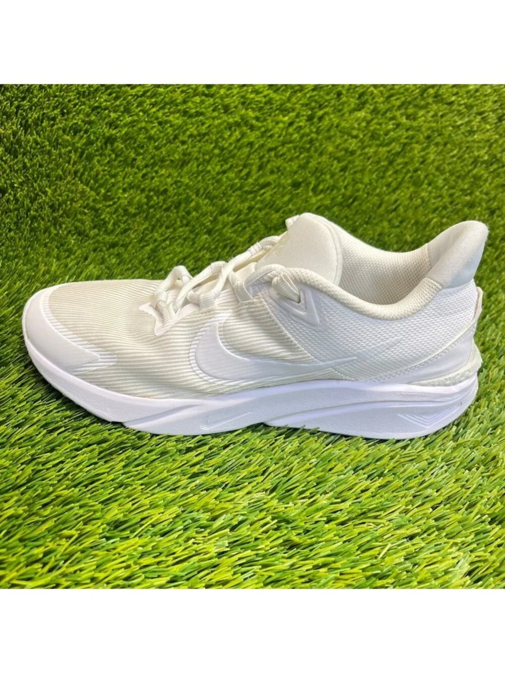 Nike Star Runner 4 Boys Size 6Y White Athletic Running Walking Shoes Sneakers